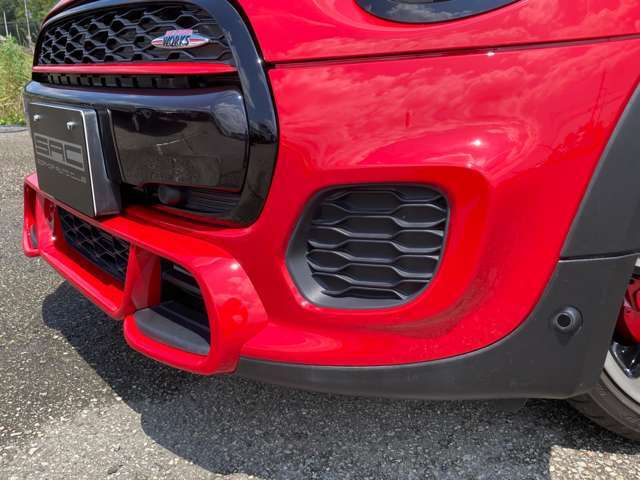 仕入れた車をそのまま販売するわけではございません。点検・整備はもちろん！内外装の業者じゃないと手が届かない箇所までしっかり磨き上げております！
