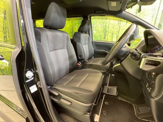 運転席シート廻りは使用感も少なく、良好な状態となっています。丁寧に使われていたことがよくわかりますね。