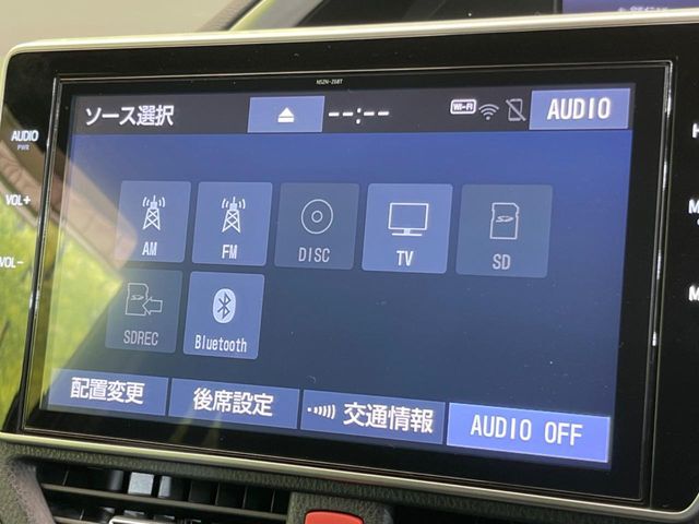 【大画面ナビ】人気の大型10インチナビを装備。存在感のある大画面はインパクト大！ナビ利用時のマップ表示は見やすく、テレビやDVDは臨場感がアップ！いつものドライブがグッと楽しくなります♪