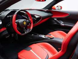 内装はRosso Ferrariを選択されております。