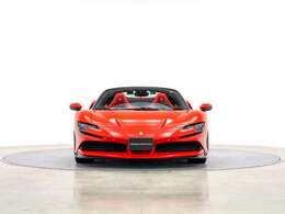 ボディカラーはRosso Scuderia,Neroのツートンボディカラー