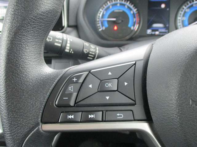 ハンドルにオーディオスイッチが装着されてます。簡単に音量操作などができますので大変便利です。