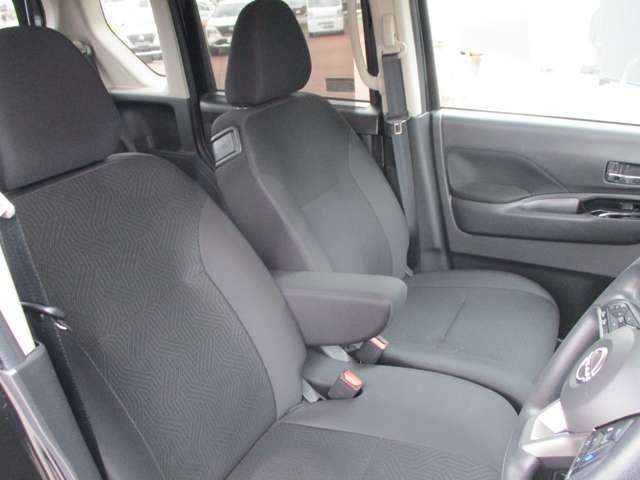 ルークスのフロントシートです。座り心地もバッチリです。