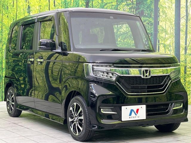 大好評のボディコーティング「弾スプラッシュコート」もご納車までに施工可能。通常のガラスコートと異なる、耐久年数6年の無機質ガラスコーティングが、ボディをキレイな状態に保ってくれます。