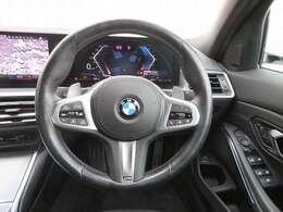 ◆インスツルメントパネルやインテリアトリムなどは、調和しなが洗練された室内を作り上げ、スイッチ類によって、優れた操作性をも実現。ドライバーの視線や動線を考え、人間工学に基づきデザインされています◆