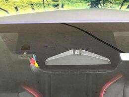 【トヨタセーフティセンス】走行中に前方の車両等を認識し、衝突しそうな時は警報とブレーキで衝突回避と被害軽減をアシスト。より安全にドライブをお楽しみいただけます。