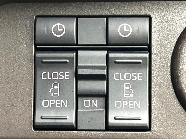 【両側パワースライドドア】スマートキーや運転席のスイッチで後席両側スライドドアの開閉が可能♪電動だから力を入れてドアを開ける必要が無く、小さなお子様でも簡単に開け閉めでき快適です♪