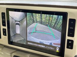 【パノラマモニター】専用のカメラにより、上から見下ろしたような視点で360度クルマの周囲を確認することができます☆死角部分も確認しやすく、狭い場所での切り返しや駐車もスムーズに行えます。