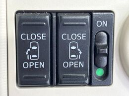 【両側パワースライドドア】スマートキーや運転席のスイッチで後席両側スライドドアの開閉が可能♪電動だから力を入れてドアを開ける必要が無く、小さなお子様でも簡単に開け閉めでき快適です♪