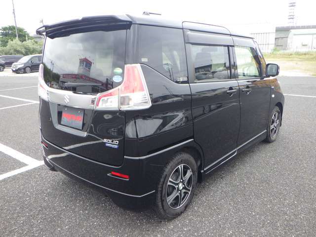 車両入庫チェックではエンジン・機関系をはじめ、電装装備、内装など100項目以上のチェックをしています。試乗も行なっていますのでご安心下さい。