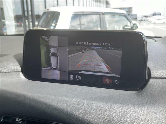 【全方位カメラ】上から見下ろしたように駐車が可能です。安心して縦列駐車も可能です