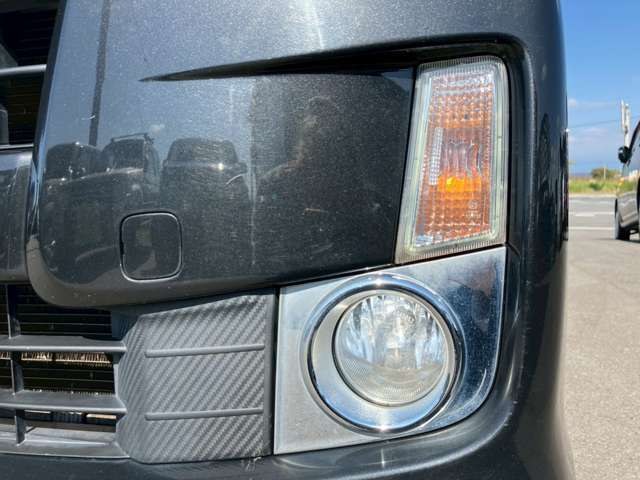 ☆ヘッドライトクリーニング☆ヘッドライトの黄ばみが気になる…そんな方もご相談ください！専用の液剤でクリーニングいたします！見違えるほどきれいになりますよ！