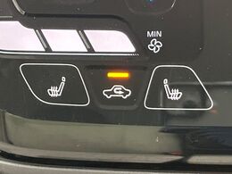 【シートヒーター】寒い日に重宝するシートヒーター！エアコンより早く温まってくれるので寒がりの人も安心ですね♪エアコンの温風は乾燥するから苦手、という方にもをおすすめです。