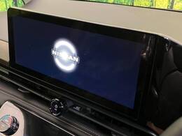 【メーカー純正ナビ】インテリアに溶け込むスタイリッシュな「専用設計」メーカーナビを装備♪視認性や操作性など基本性能にも優れ、より上質なカーライフをお楽しみいただけます。