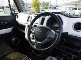 ステリングは本革巻きを採用。毎日触るところの質感はこだわりたいですよね！