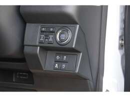 便利なキーフリーシステム付きですので、ドアの開閉からエンジン始動まで鍵を携帯しているだけで出来ちゃいますよ＾＾問い合わせはカーベル姫路東カーズカフェまで♪079-280-118お電話ください＾＾