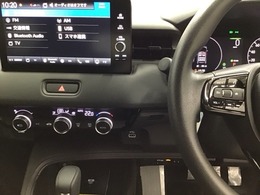 ホンダ純正メモリーナビ搭載なので、遠方へのドライブもお任せ下さい！ステアリング左手側にオーディオ関連のコントロールスイッチを配置しています。操作時は視線を逸らすことなく運転に集中できます