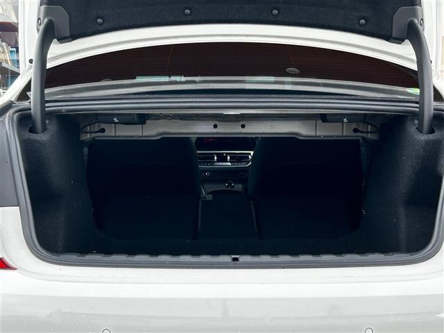 輸入車をお探しになられている方に、貴方の大切な1台をお届けします。3ブランドを較べて愉しんで下さい。