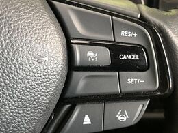 【アダプティブクルーズコントロール】高速道路での長距離走行が楽に！！自動で速度を保つクルーズコントロールが、衝突軽減システムと連携し、前方の車両を感知して車間を保つように速度調節してくれます！！