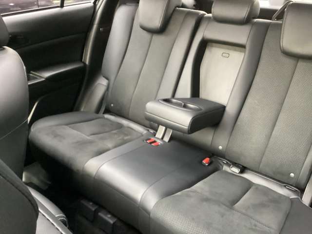 後席シートにもアームレスト装備です♪