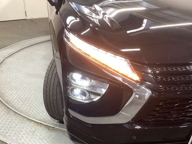 暗い夜道も明るく照らす『LEDヘッドランプ＆ビルトインLEDフォグランプ』☆☆夜のドライブも視界は良好で安全運転の強いミカタです☆☆