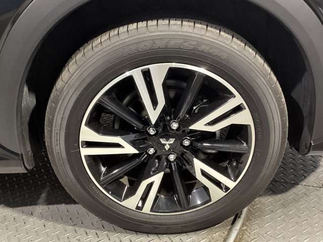 スタイリッシュなアルミホイール、軽快な走りを楽しめます。