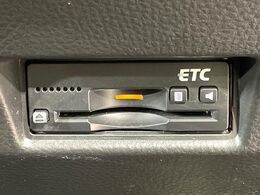 【ETC】高速道路の料金所をストレスなく通過！話題のスポットやサービスエリアに多い「スマートIC」利用時は必須のアイテムです。当店でセットアップを実施、ご納車当日からすぐにご利用いただけます！