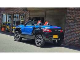 青/黒カラーのエクスプレイに純正赤レカロは華やかですね