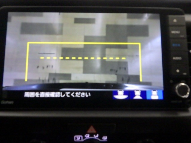 バックカメラの画像です。ガイドラインがスムースな車庫入れをサポートいたします！車庫入れの安心感がアップしますね☆