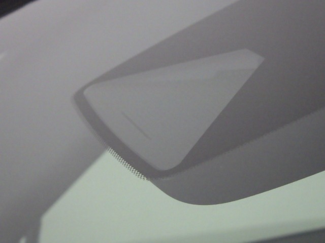 ホンダセンシング搭載！誤発進抑制機能・路外逸脱抑制機能・歩行者事故低減ステアリング・車線維持支援システム・先進車発進お知らせ機能など多彩な先進安全機能でより安全で快適なドライブを支援します。