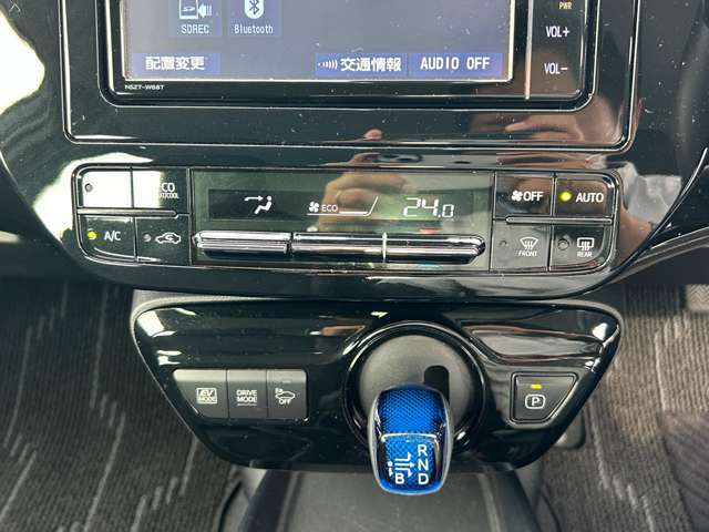 【運転席】座り心地が良いシートなので長時間の運転でも快適にお過ごしいただけます。新品のフロアマットのご注文も可能です。掲載箇所以外にご希望の写真がございましたらお気軽にお問い合わせ下さい。