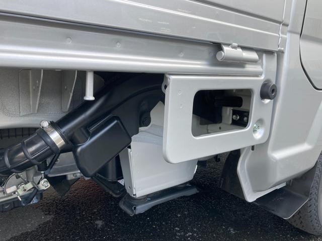 【荷台ステップ】開口幅が大きく、長靴でも足をかけやすいので便利です♪