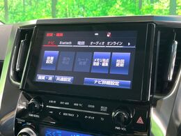 【メーカーオプションナビ】インテリアに溶け込むスタイリッシュな「専用設計」メーカーナビを装備♪視認性や操作性など基本性能にも優れ、より上質なカーライフをお楽しみいただけます。