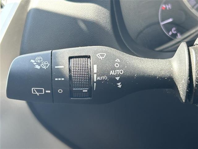 【ETC】有料道路を利用する際に料金所で停止することなく通過できる、ETC車載器（ノンストップ自動料金収受システム機器）が装備されています。セットアップを行うことで利用可能になります。