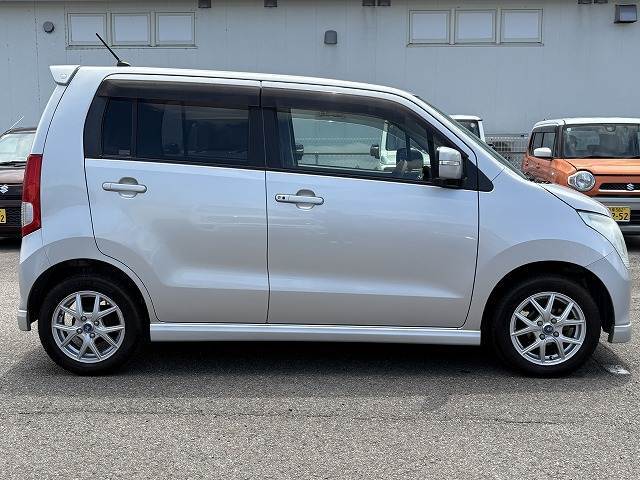 JR岐阜駅から車で10分！国道156号線沿い隣接でアクセスも良く、名古屋から車で1時間ほどでご来店いただけます！事前にご連絡をいただければ駅までお迎えにあがります。