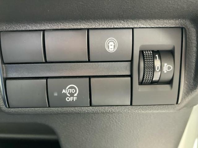 WECARSの展示場では実際に見て、触ってお車をお選びいただけます！知識の豊富な営業スタッフが様々なカーライフをご提案いたします！