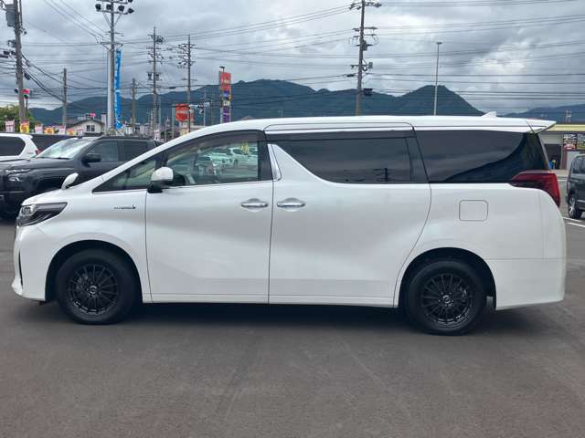 自社陸運局指定工場完備！国家資格車検検査員資格を持った整備士による整備。走行に関係のない所も不具合箇所があれば修理してお渡しいたします。