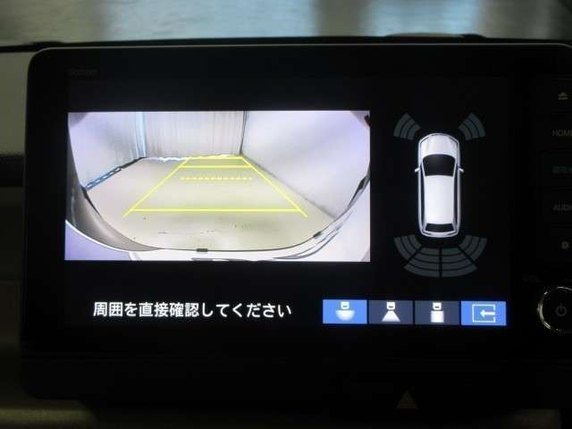 バックモニターで、後方を確認しながら安心して駐車することができます。運転初心者も熟練者も必須の機能ですよ！