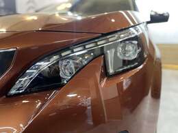 LEDヘッドライトが標準装備となっております！