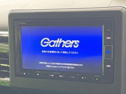 【純正ナビ】人気の純正ナビを装備しております。ナビの使いやすさはもちろん、オーディオ機能も充実！キャンプや旅行はもちろん、通勤や買い物など普段のドライブも楽しくなるはず♪