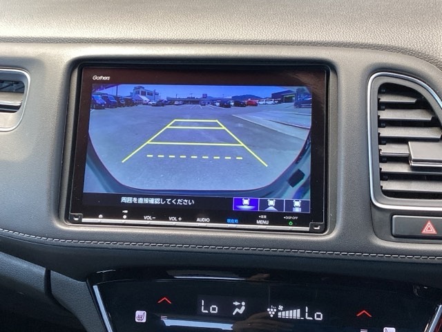 バックモニターにガイド線表示付きなので車庫入れも安心【カメラアングルは3パターンから選べます】知らない道でも安心して楽しくお出かけができます。