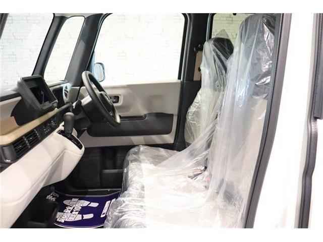 体格に合わせてシートの位置をきめ細かく調節できるので、いつでも最適な運転姿勢をキープ。操作も軽く、ラクラクです