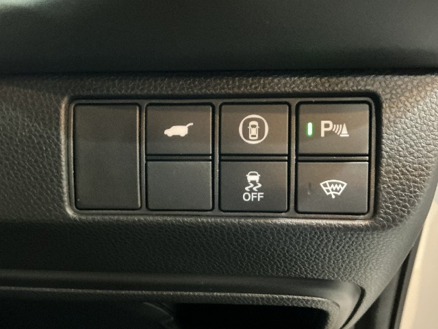 当店はサービス工場を併設する店舗です！納車前の整備は当然ながら納車後のメンテナンスも全てお任せ下さい！きっと満足のいくサービスをご提供いたします♪