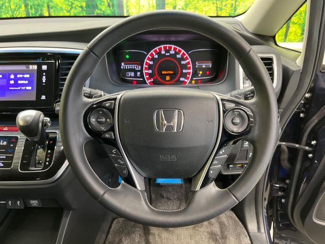 【シティブレーキアクティブシステム】低速走行中に前方の車両等を認識し、衝突しそうな時は警報とブレーキで衝突回避と被害軽減をアシスト。より安全にドライブをお楽しみいただけます。