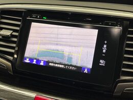 【バックカメラ】駐車時に後方がリアルタイム映像で確認できます。大型商業施設や立体駐車場での駐車時や、夜間のバック時に大活躍！運転スキルに関わらず、今や必須となった装備のひとつです！
