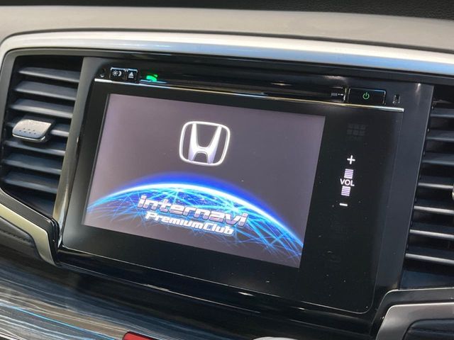 【メーカー純正ナビ】インテリアに溶け込むスタイリッシュな「専用設計」メーカーナビを装備♪視認性や操作性など基本性能にも優れ、より上質なカーライフをお楽しみいただけます。