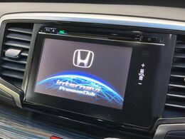 【メーカー純正ナビ】インテリアに溶け込むスタイリッシュな「専用設計」メーカーナビを装備♪視認性や操作性など基本性能にも優れ、より上質なカーライフをお楽しみいただけます。
