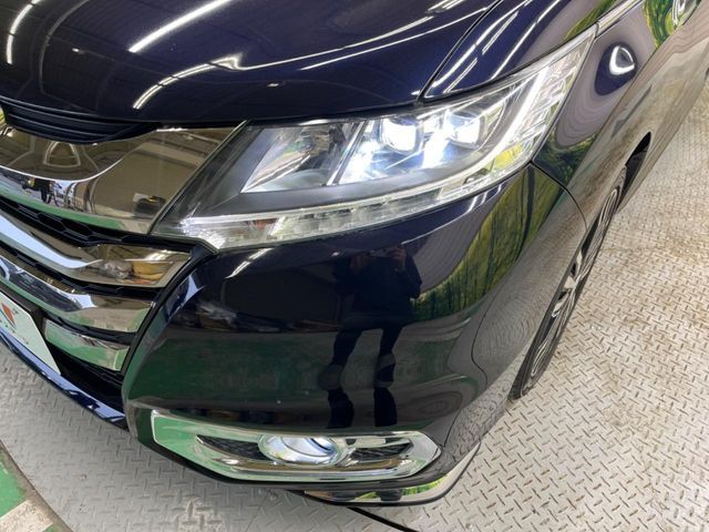 【LEDヘッドライト】悪天候や夜間走行時も良好な視界を確保し安心して運転できる高輝度LEDヘッドライトを装備！点灯速度が早く、消費電力も抑えられています。