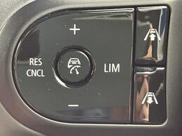 ●レーダークルーズコントロール：前の車との車間距離を一定にとりつつ、一定速度で自動走行してくれる次世代のクルーズコントロール！主に高速道路や自動車専用道路で使用する便利な機能です！