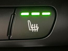 ●フロントシートヒーティング：運転席・助手席共に三段階で調節が可能なシートヒーターを装備しております。季節を問わず快適にご使用いただけます。